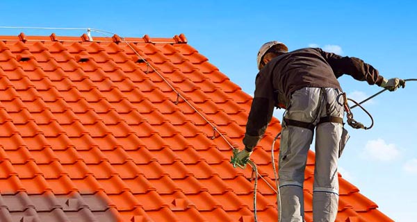 MS TOITURE 31 votre artisan couvreur zingueur et peintre en sur Toulouse : travaux de Couverture, zinguerie, traitement charpente, démoussage et peinture hydrofuge toit, ravalement façade